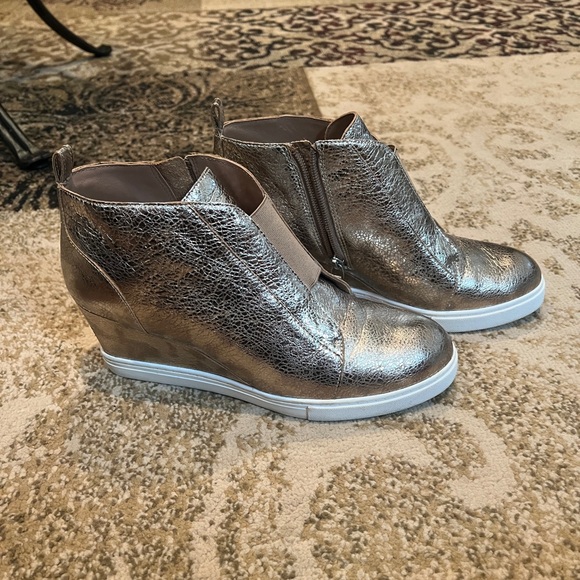 In like new condition. Gold, leather Paolo sneaker/booties - Picture 2 of 10